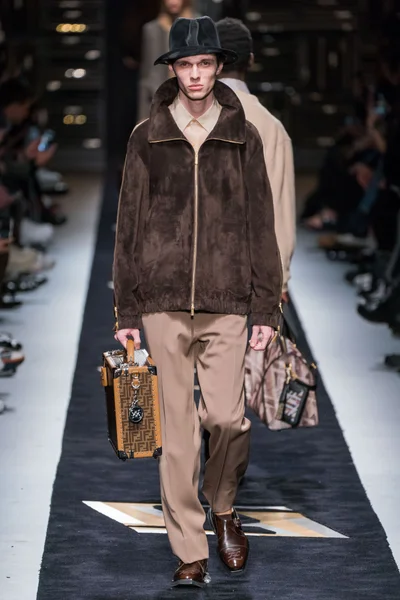 Look 15